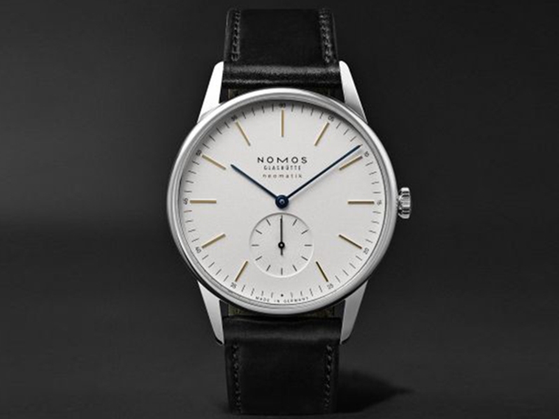 موقع MR PORTER يطرح ساعات NOMOS GLASHÜTTE الألمانية الراقية